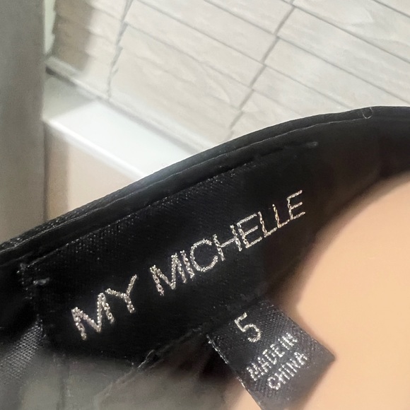 My Michelle 2 Piece Semi-Formal
Formal Junior Dress - Picture 15 of 16